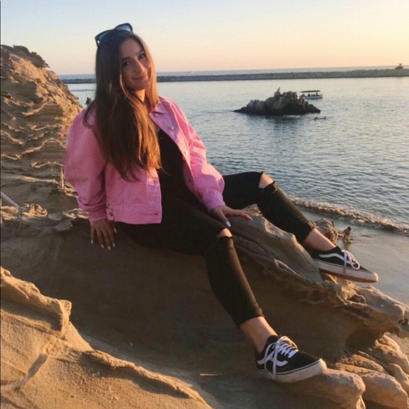 Meet your Posher, Olivia - Picture 1 of 1